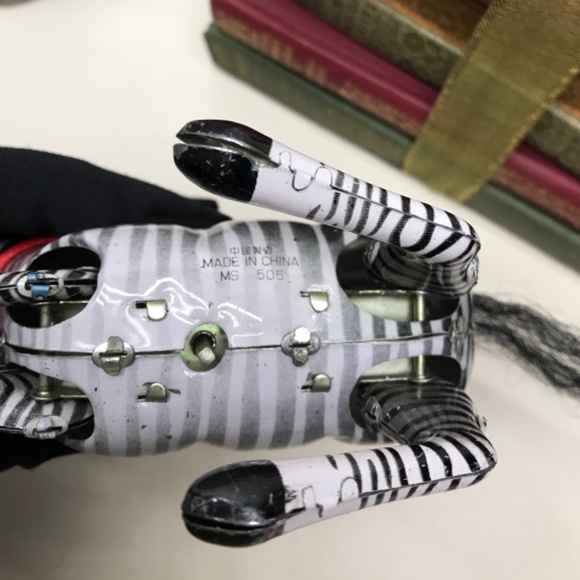 Tin Toy Wind Up Zebra (Non-Functional) Decor Only - Picture 5 of 10